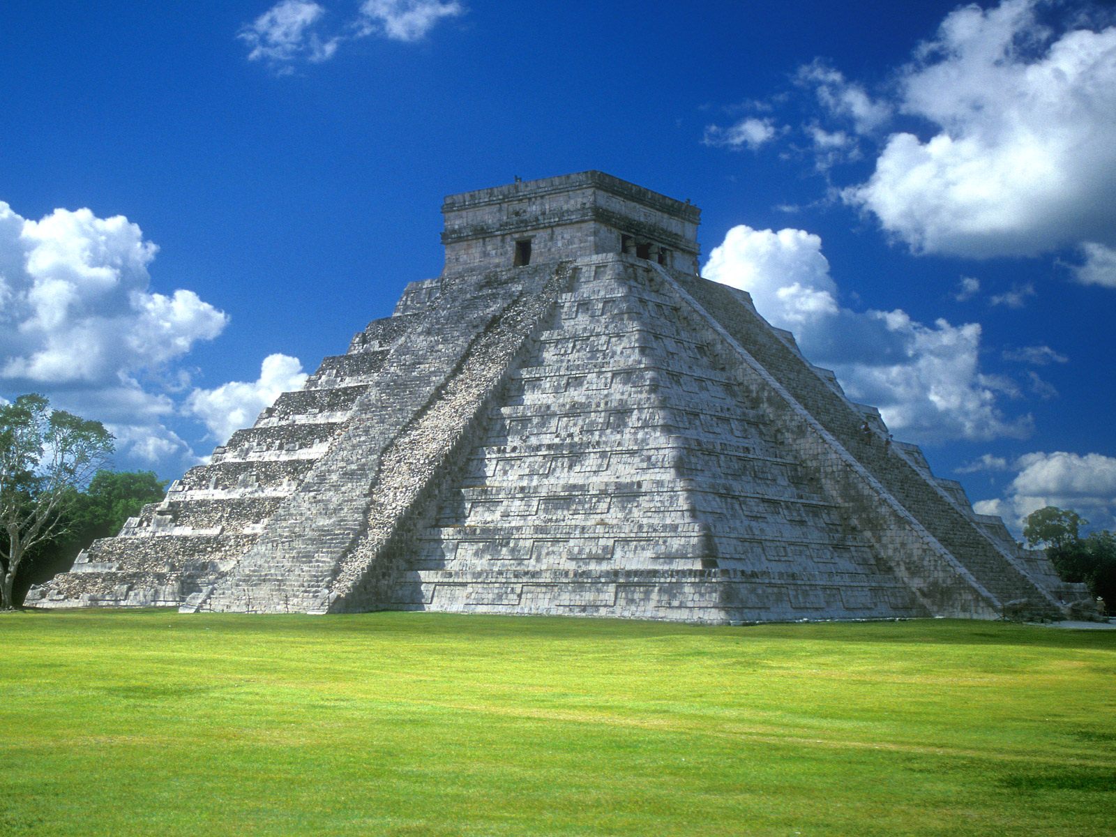 Pyramid Of_Kukulkan__Chichen_Itza__Yucatan_Peninsula__Mexico
